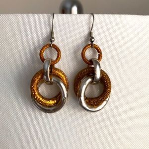 Dangling two-tone earrings